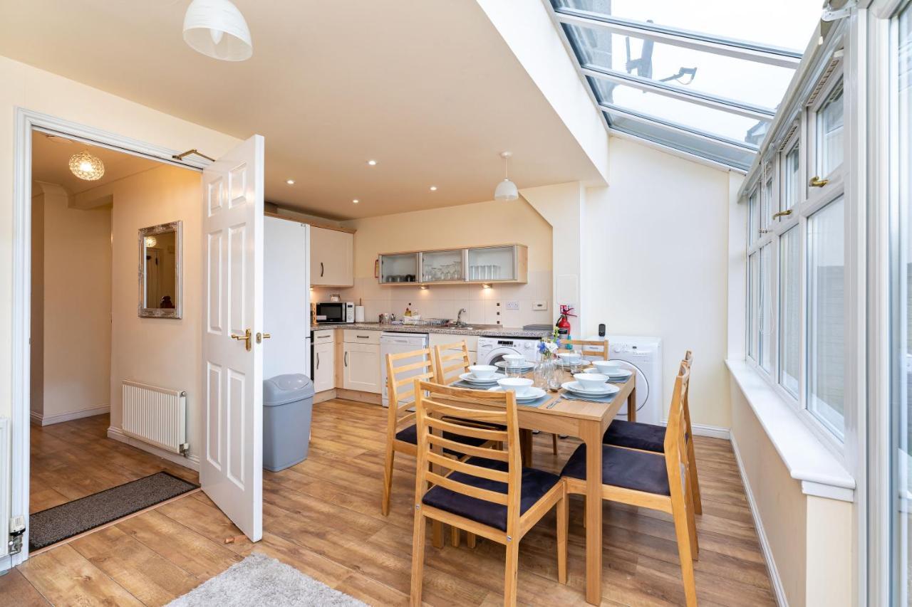 4 Bedroom Townhouse In Stirling Eksteriør bilde