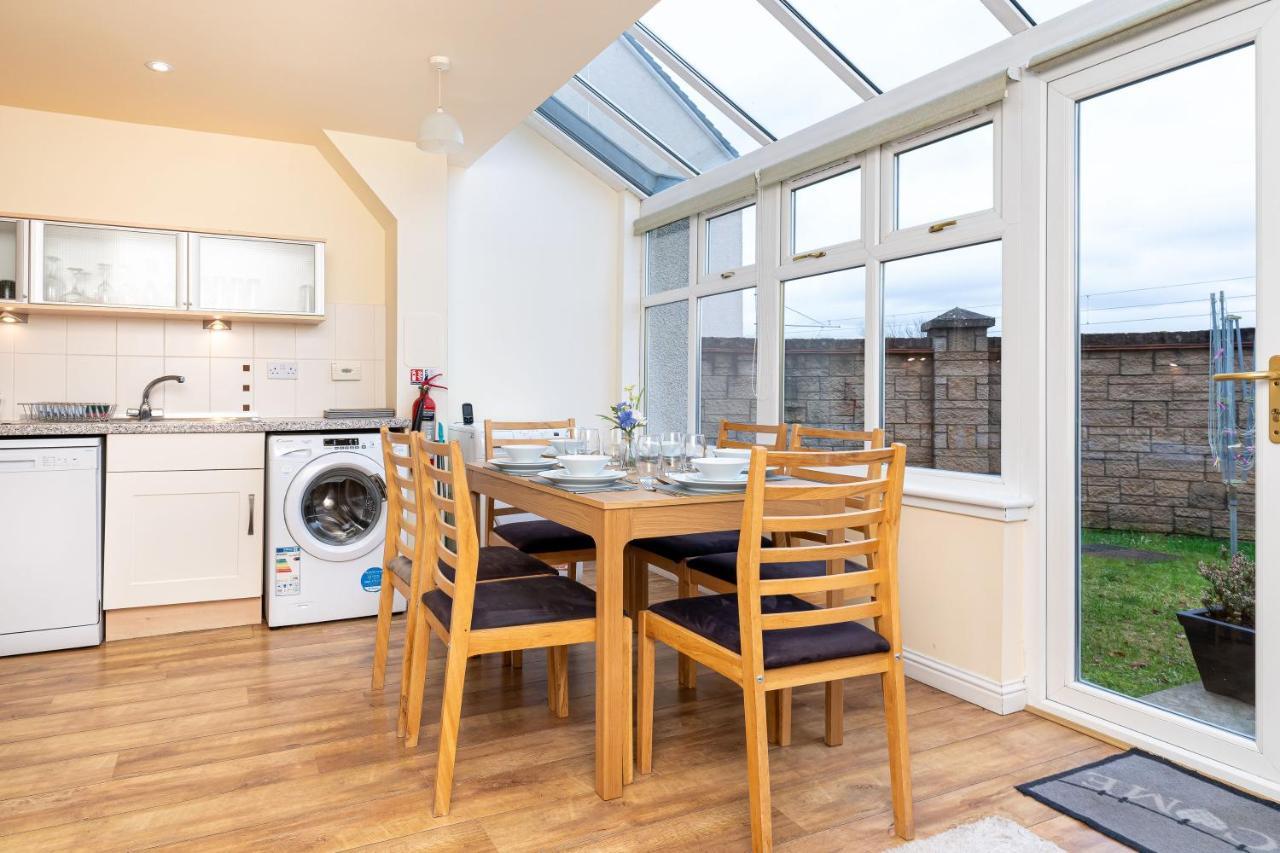 4 Bedroom Townhouse In Stirling Eksteriør bilde