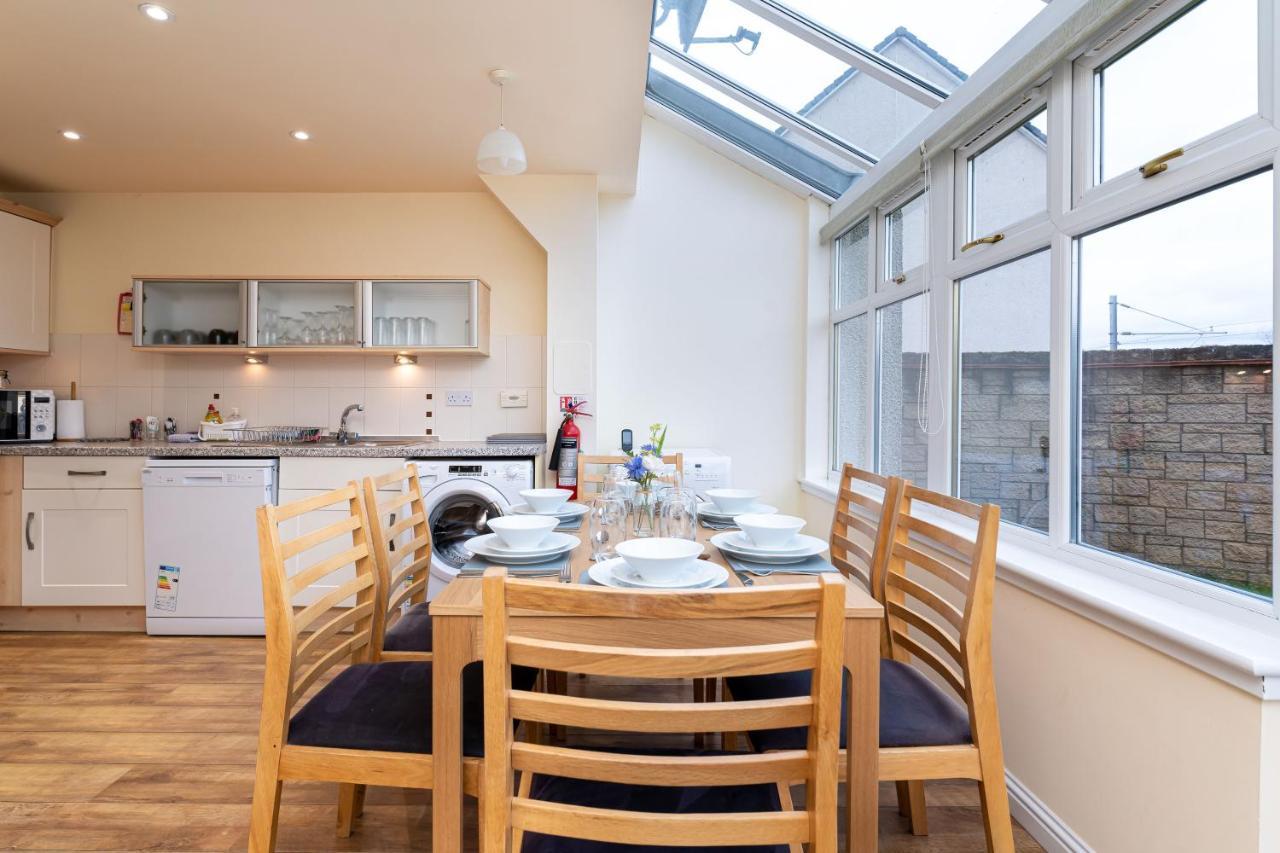 4 Bedroom Townhouse In Stirling Eksteriør bilde
