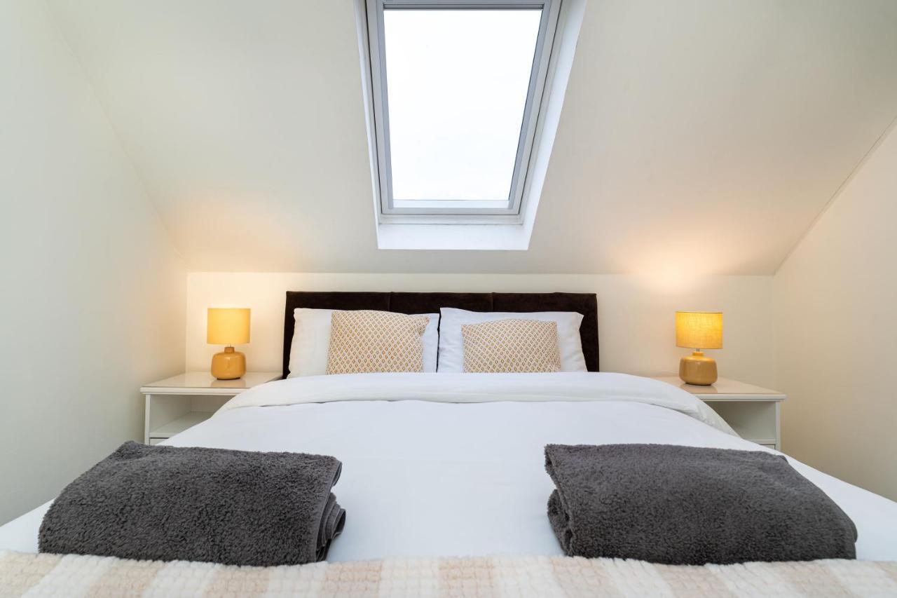 4 Bedroom Townhouse In Stirling Eksteriør bilde