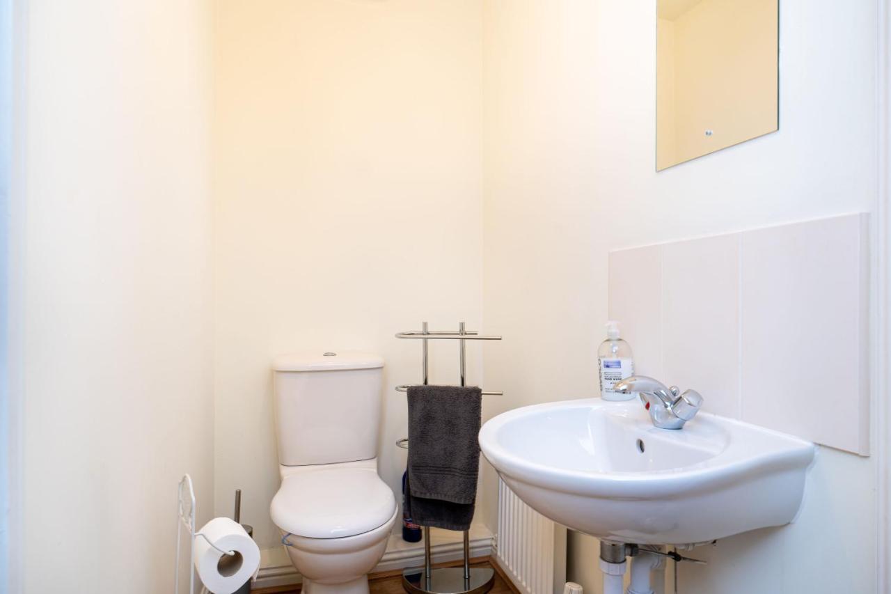 4 Bedroom Townhouse In Stirling Eksteriør bilde