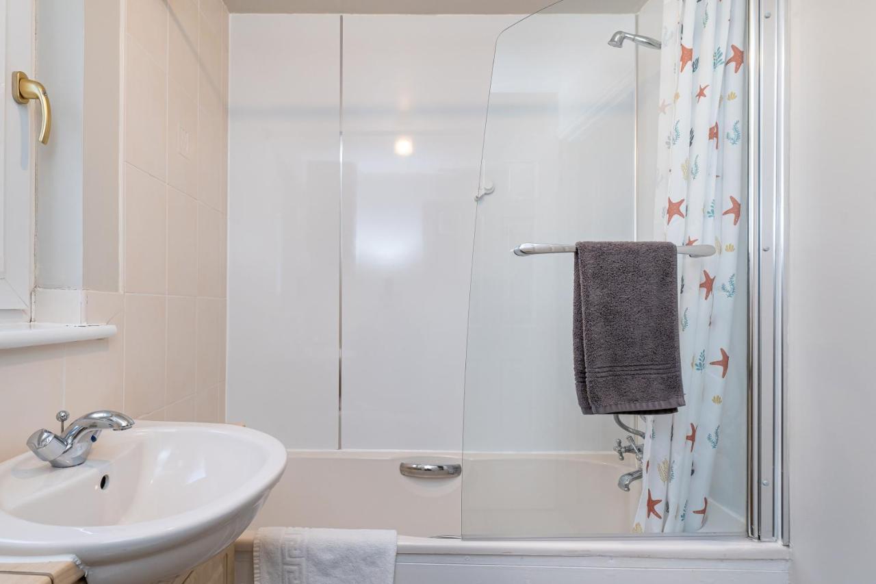 4 Bedroom Townhouse In Stirling Eksteriør bilde