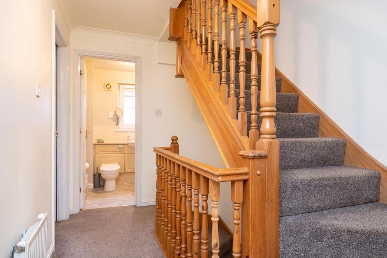 4 Bedroom Townhouse In Stirling Eksteriør bilde