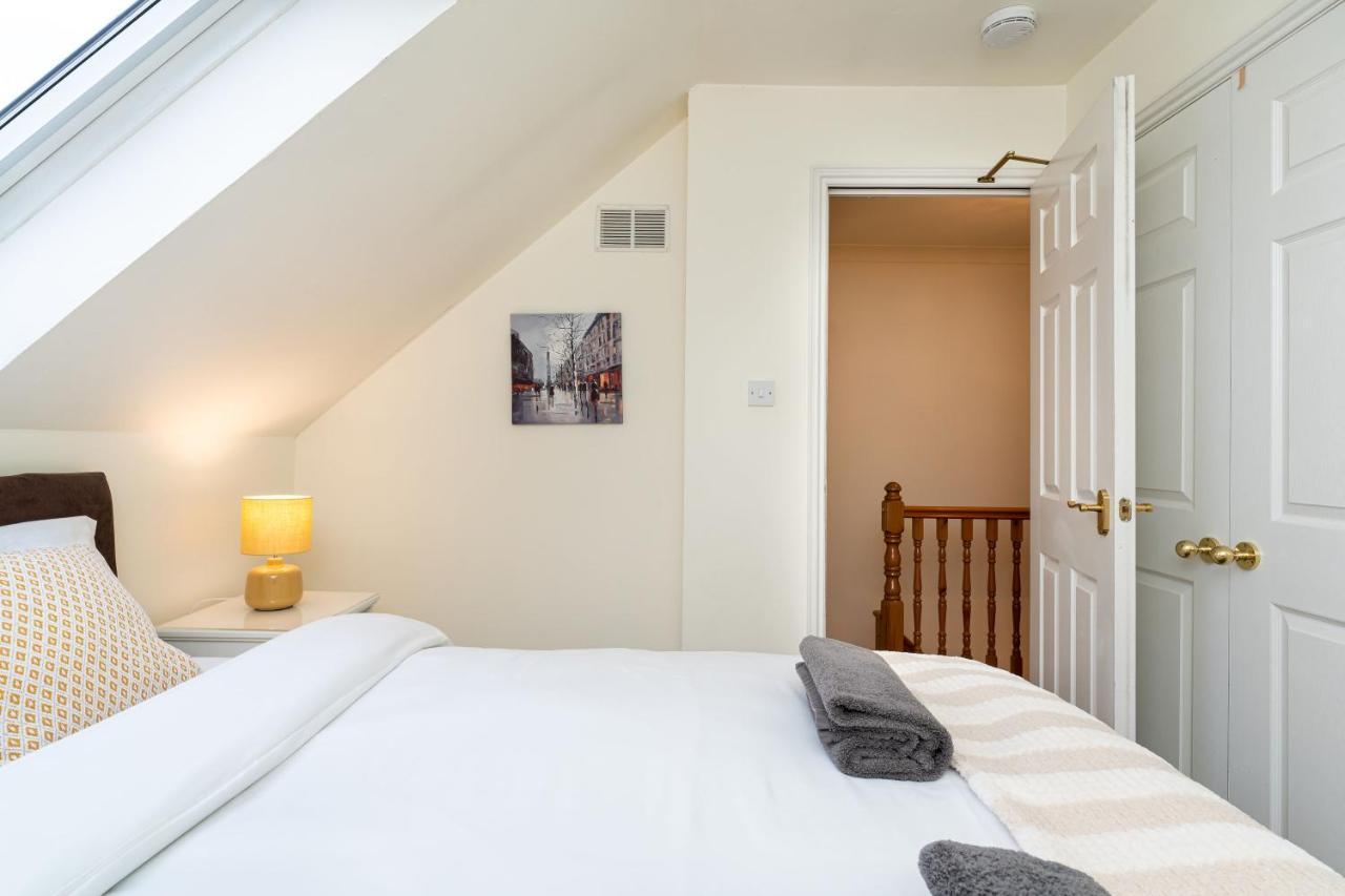 4 Bedroom Townhouse In Stirling Eksteriør bilde