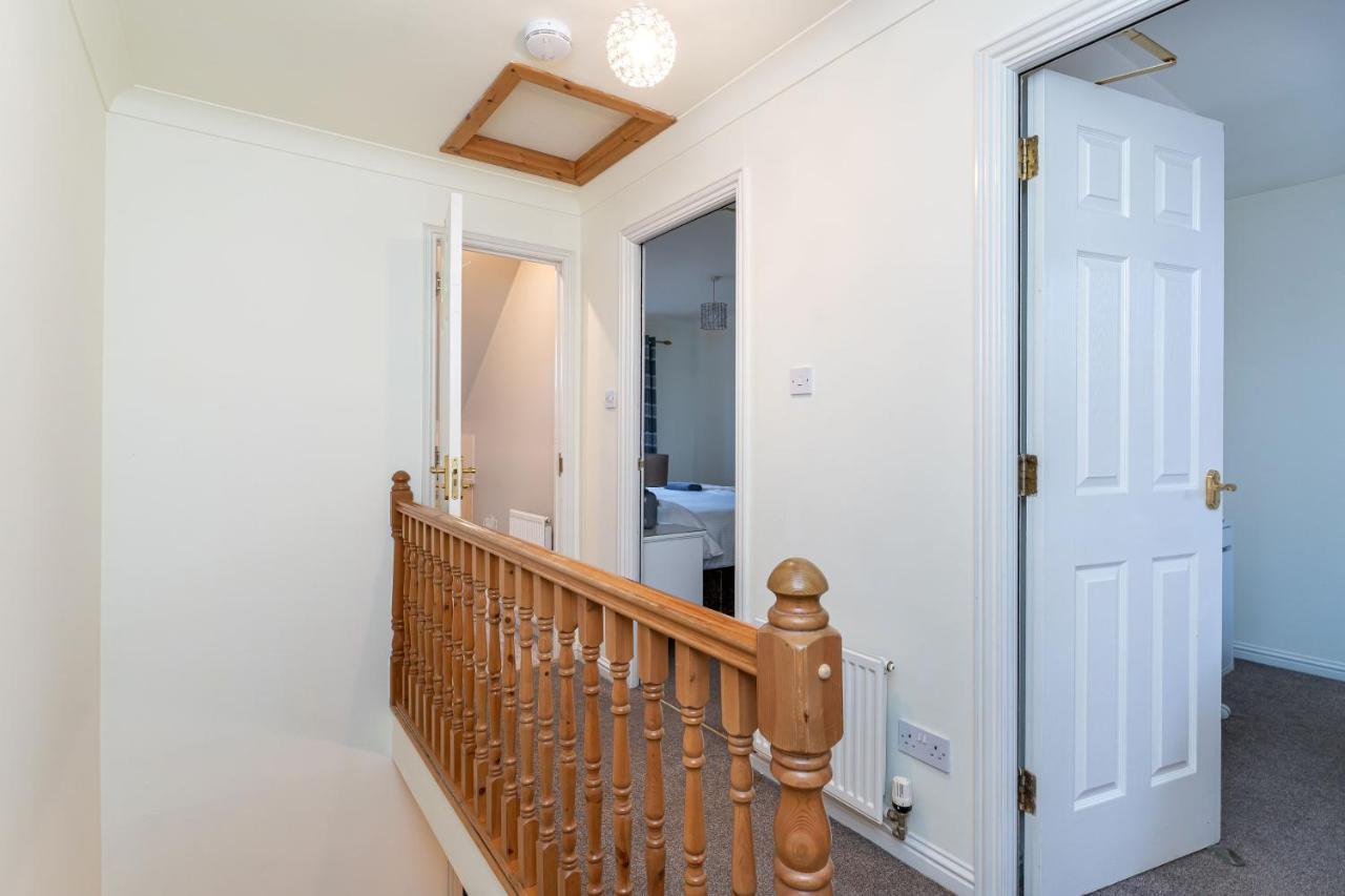 4 Bedroom Townhouse In Stirling Eksteriør bilde