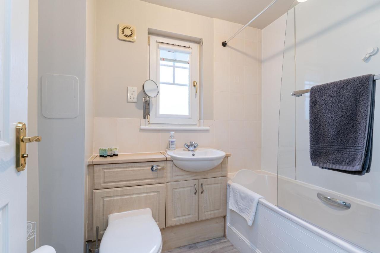 4 Bedroom Townhouse In Stirling Eksteriør bilde